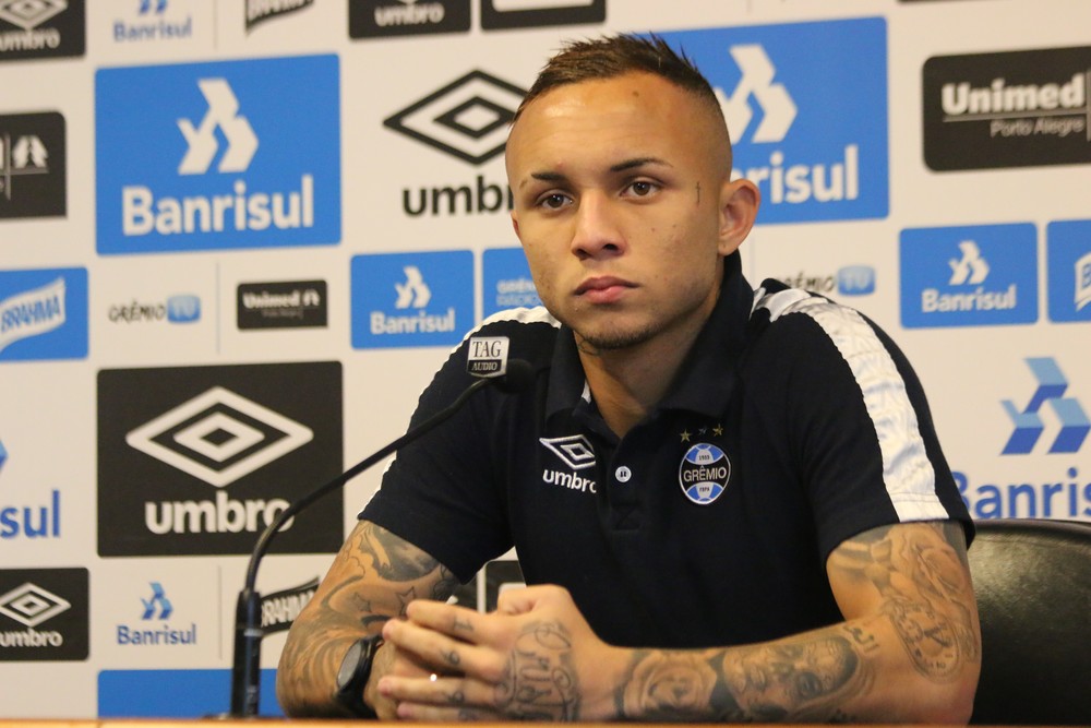 Everton pede diálogo e aposta em time reserva entrosado