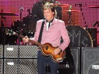 Paul McCartney encara ataque de insetos, mas encanta público em GO