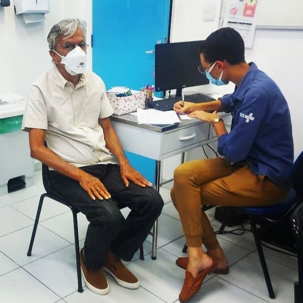 Caetano Veloso toma vacina contra coronavírus (Foto: Reprodução/Instagram)