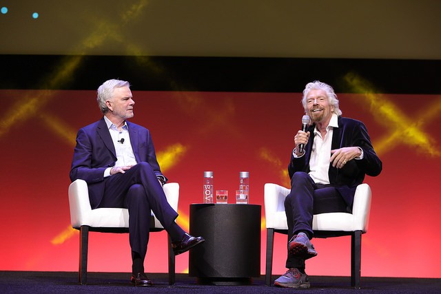  Kip Tindell, da Federação Nacional do Varejo, conversa com Richard Branson, fundador do Virgin Group  (Foto: Divulgação/NRF)