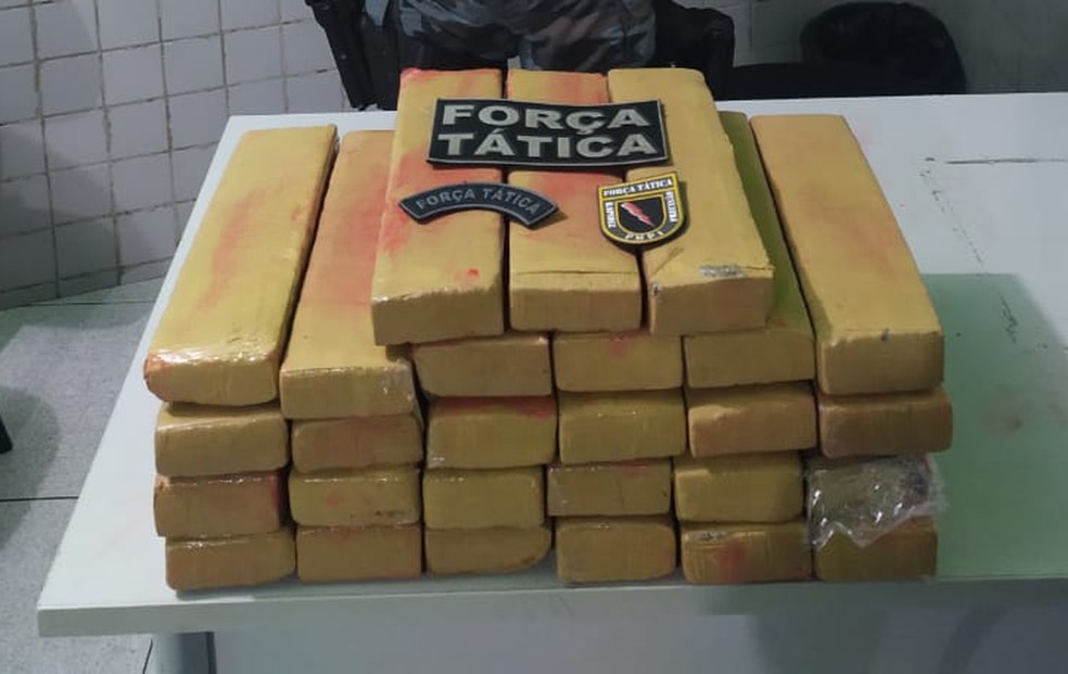 PM apreendeu mala com tabletes de maconha na rodoviária de Teresina — Foto: Divulgação/Polícia Militar