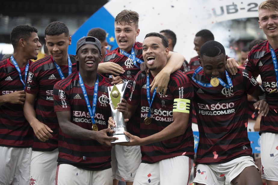 Garotada do Flamengo provoca o Palmeiras após o título brasileiro sub-20: 