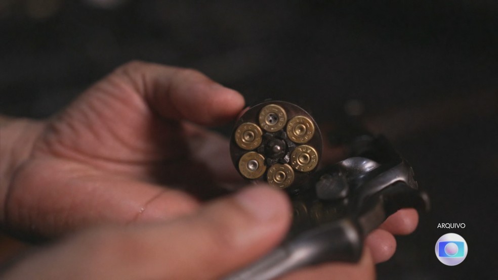PF prende dezenas de foragidos da Justiça que foram recadastrar armas de fogo  — Foto: Reprodução