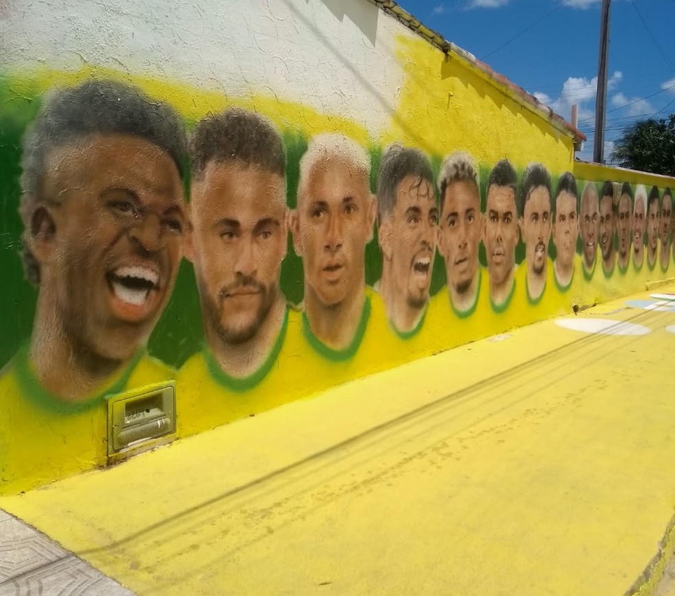 Jogadores da seleção ganham mural pintado em rua de Macaíba, na Grande Natal. — Foto: Cedida