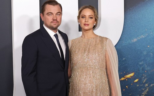Grávida, Jennifer Lawrence encontra Leonardo DiCaprio em première 