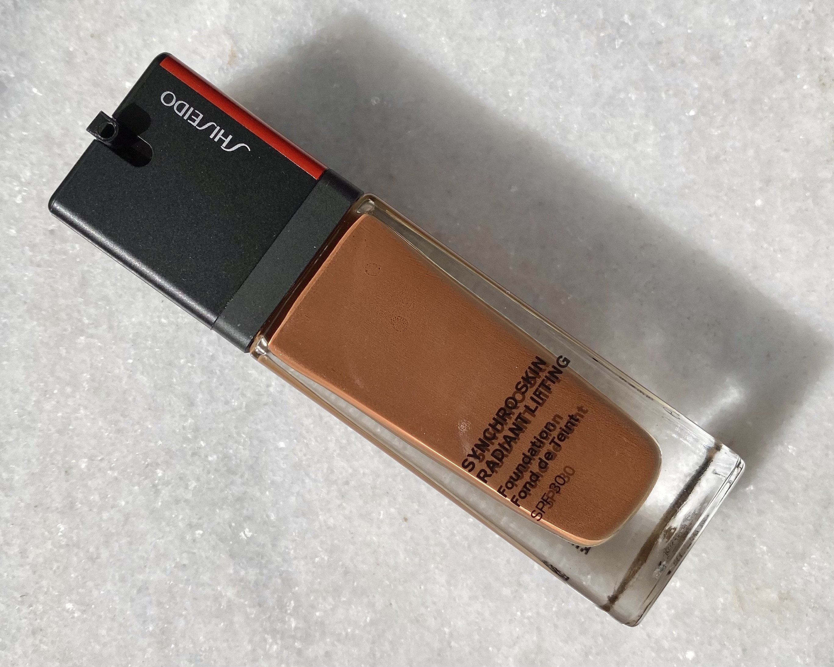 Base líquida Syncro Skin Radiant FPS 30, Sunstone, Shiseido (Foto: Paola Deodoro)