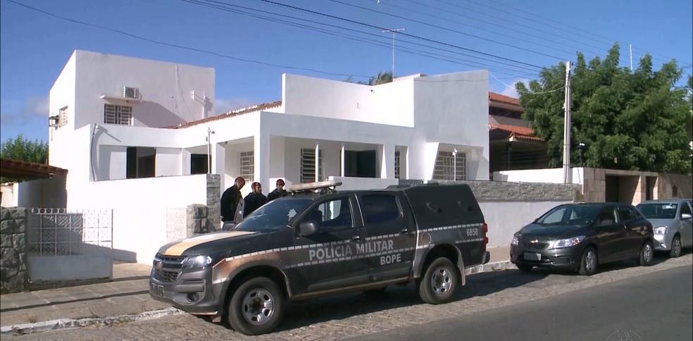 OperaÃ§Ã£o Cidade Luz investiga contratos de iluminaÃ§Ã£o pÃºblica em Patos e JoÃ£o Pessoa (Foto: ReproduÃ§Ã£o/TV ParaÃ­ba)