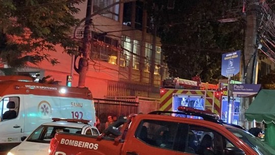 Homem esfaqueia pais, incendeia apartamento e morre após cair de prédio na Zona Sul de Niterói