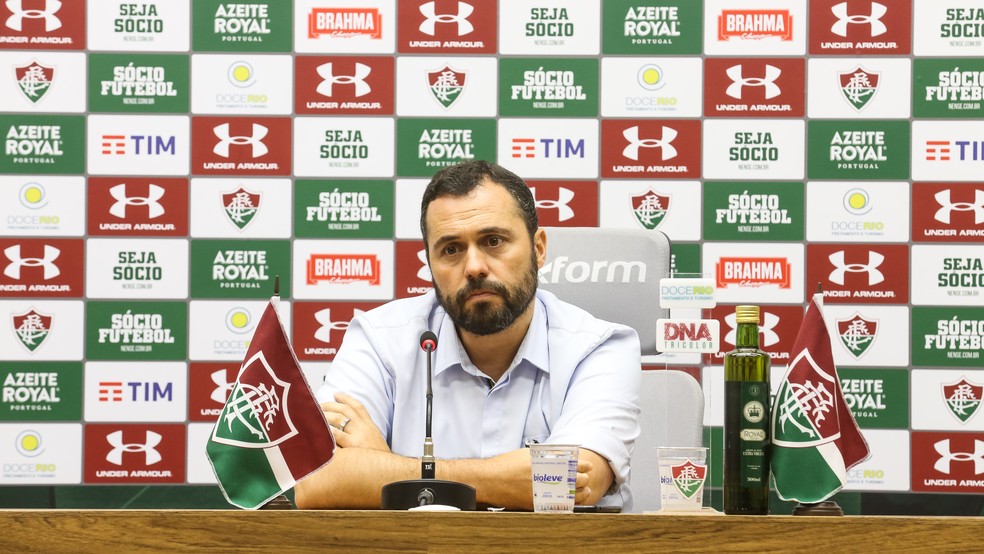 Mário Bittencourt em apresentação de Hudson no Fluminense — Foto: LUCAS MERÇON/ FLUMINENSE FC