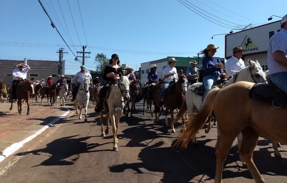 Com Volta De Comitivas Cavalgada 2019 Leva Milhares De Pessoas As Ruas De Rio Branco Acre G1
