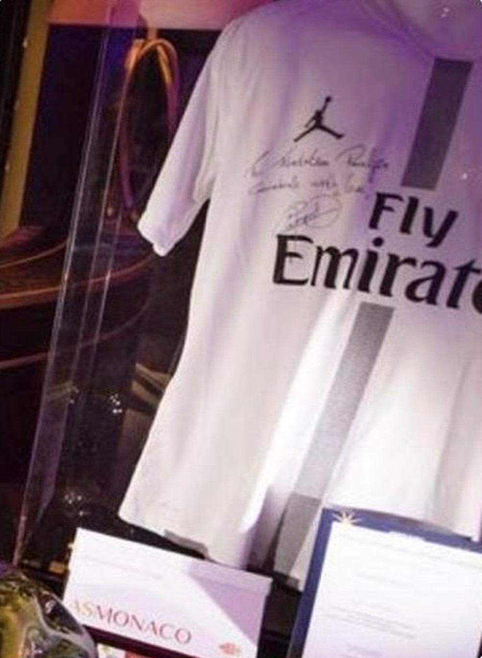 Camisa de Neymar foi arrematada por prÃ­ncipe de MÃ´naco â Foto: ReproduÃ§Ã£o