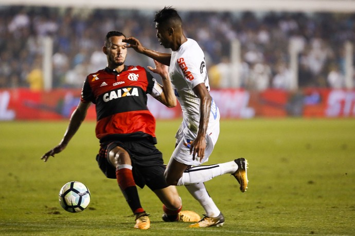 Nunca fui veloz a carreira toda, diz Réver, ao defender a defesa do Fla