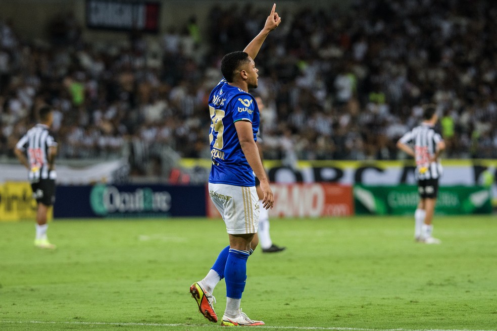 Vitor Roque comemora gol do Cruzeiro — Foto: Gustavo Aleixo 