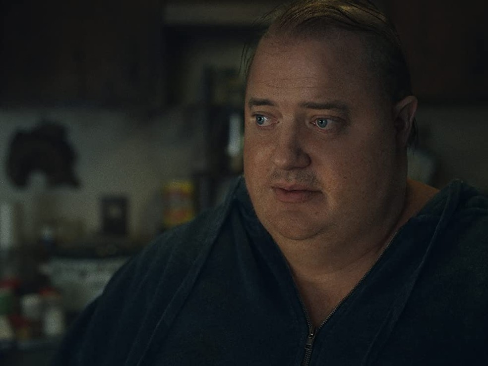 A Baleia, estrelado por Brendan Fraser, venceu a categoria de Melhor Maquiagem e Figurino, apesar do seu polêmico "fatsuit" — Foto: Reprodução/IMDb