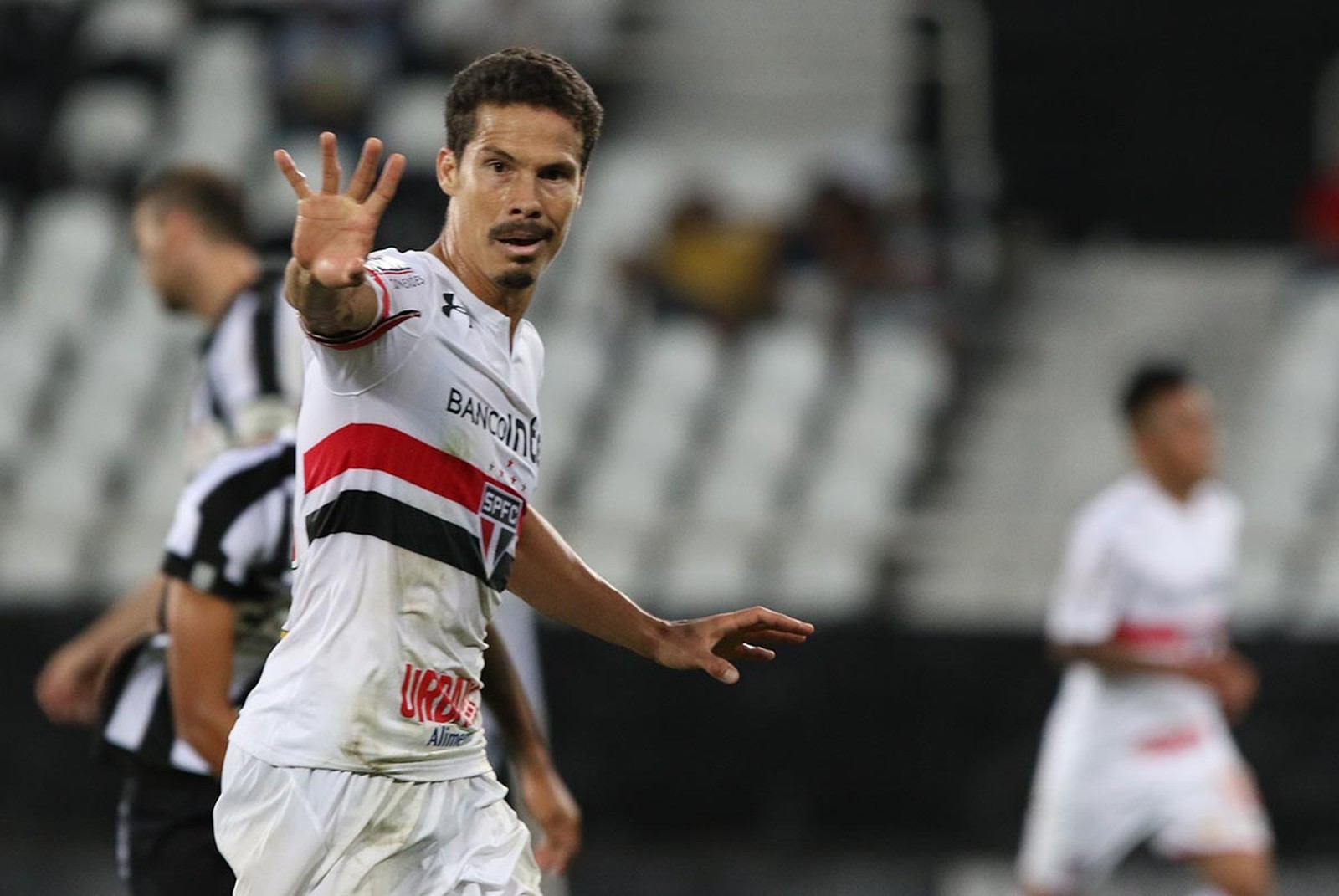 Números da 17ª rodada: Profeta estreia chutando muito
