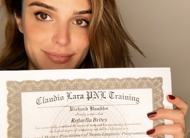 Rafa Brites exibe diploma (Foto: Reprodução/Instagram)