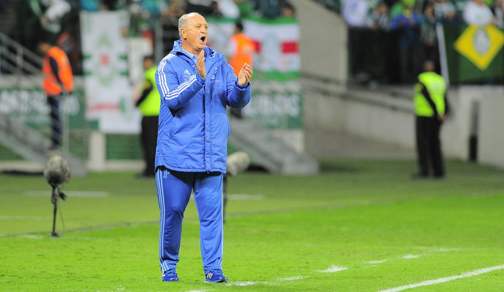 Felipão durante a partida contra o Atlético-PR (Foto: Marcos Ribolli)