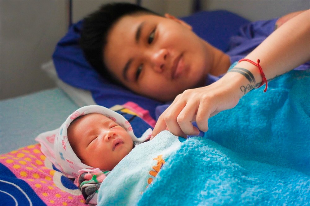Primeiro homem trans a dar à luz no no Vietnã (Foto: Reprodução/Vietnam Insider)