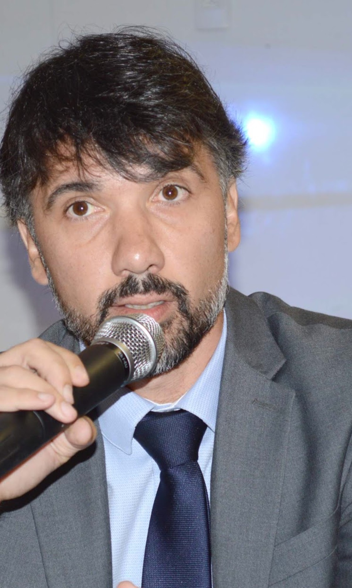 Delegado que investigou facada em Bolsonaro e falsa vacinadora em BH é nomeado para Diretoria de Inteligência da PF
