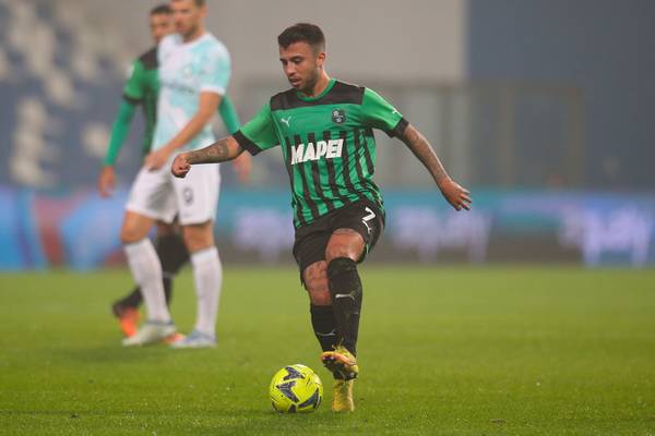 Cruzeiro negocia compra do volante com o Sassuolo para reforçar equipe.