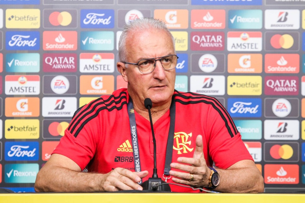 Dorival J&uacute;nior em entrevista coletiva na v&eacute;spera da final entre Flamengo e Athletico-PR &mdash; Foto: Arthur Miranda