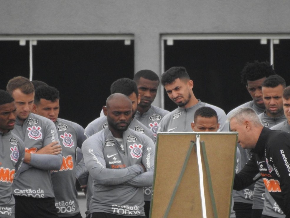 Marllon esteve em treino do Corinthians nesta terça-feira — Foto: Ana Canhedo