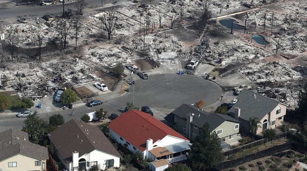 Casas destruídas pelo incêndio Tubbs na Califórnia, em 2017 (Foto: Justin Sullivan/Getty Images)