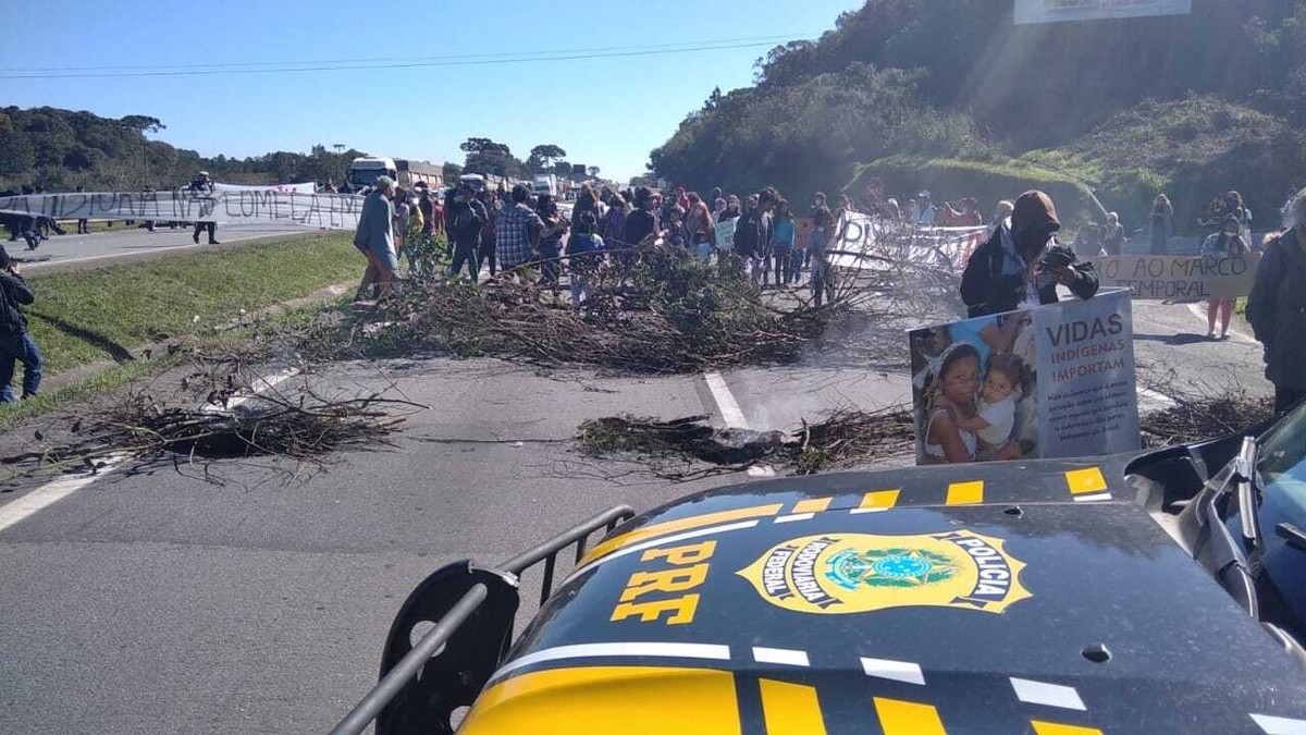 Indígenas protestam em ao menos 10 estados e o DF contra o PL 490, que dificulta demarcação de terras
