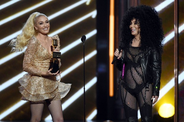 Cher (com Gwen Stefani) no Billboard Music Awards 2017 (Foto: Getty Images)