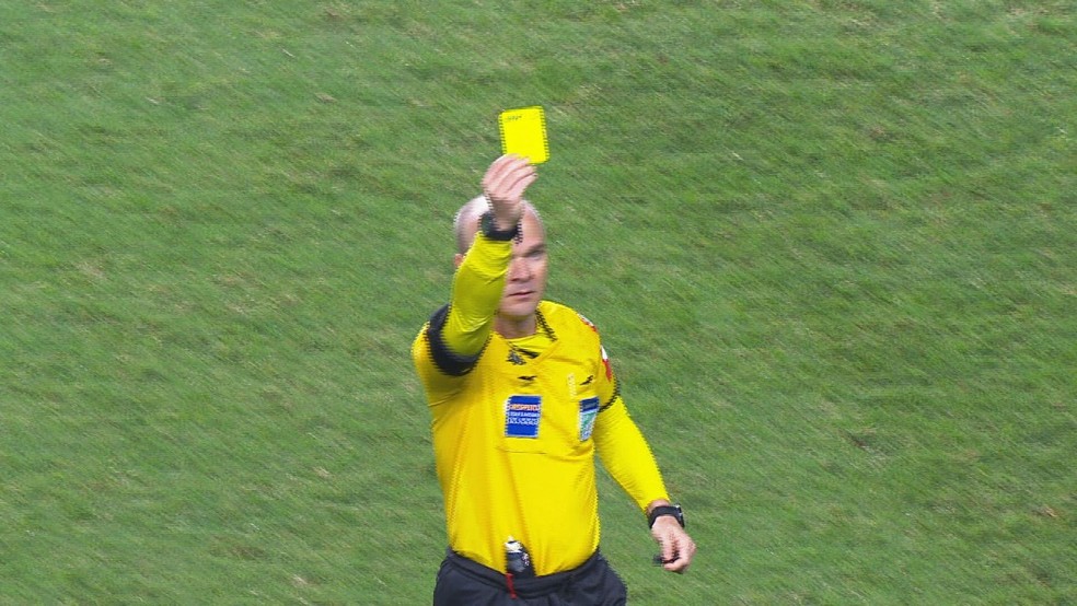 Denis Serafim comandou Chapecoense x Flamengo, na Arena Condá — Foto: Reprodução/TV Globo