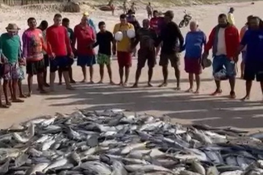 Alto número de peixes capturados pela comunidade foi motivo de reza e agradecimento
