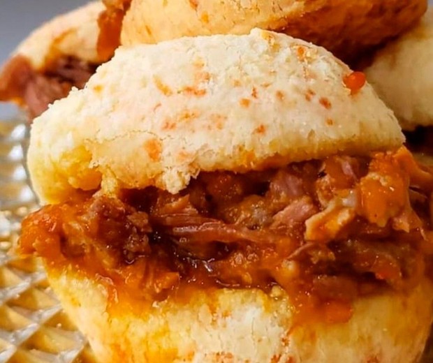 Pão de queijo Tradicional com carne de panela (Foto: Divulgação) Pão de queijo Tradicional com carne de panela (Foto: Divulgação)