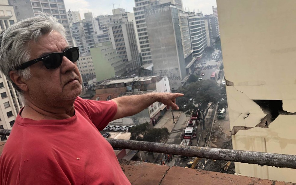 Síndico de prédio mostra buraco que surgiu em prédio após incêndio que derrubou edifício no Largo do Paissandu (Foto: Kleber Tomaz/G1)