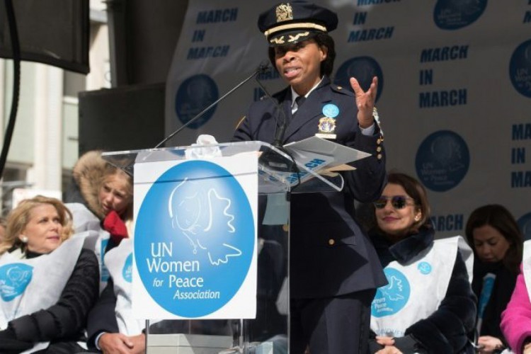 Holmes foi nomeada chefe da patrulha e comanda agora todas as 77 delegacias de polícia e da maioria da NYPD (Foto: Getty Images / AFP)
