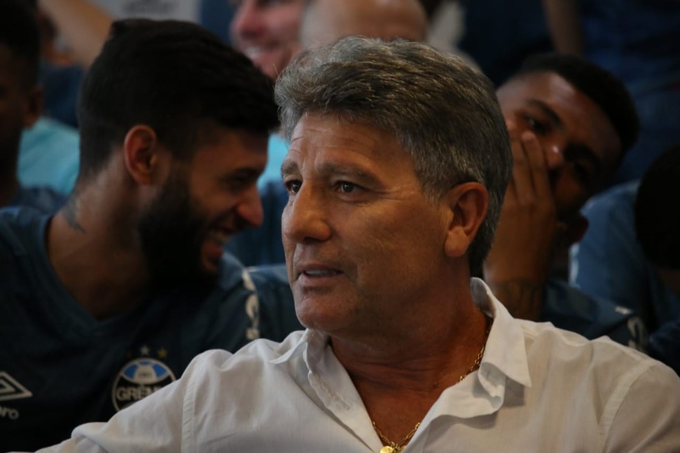 Renato Gaúcho recebeu alta na manhã deste domingo  — Foto: Lucas Bubols / GloboEsporte.com