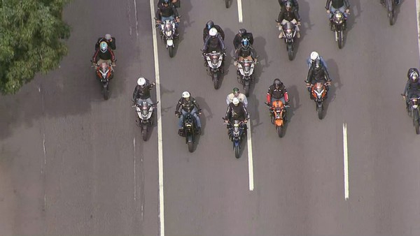 Motos em protesto a favor de Bolsonaro no Rio — Foto: Reprodução/TV Globo