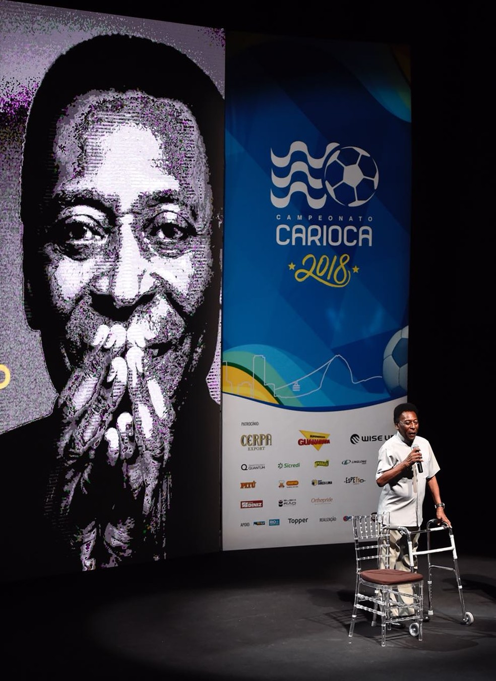 Embaixador, Pelé brincou com o fato de estar usando andador em festa do Campeonato Carioca (Foto: André Durão/GloboEsporte.com)