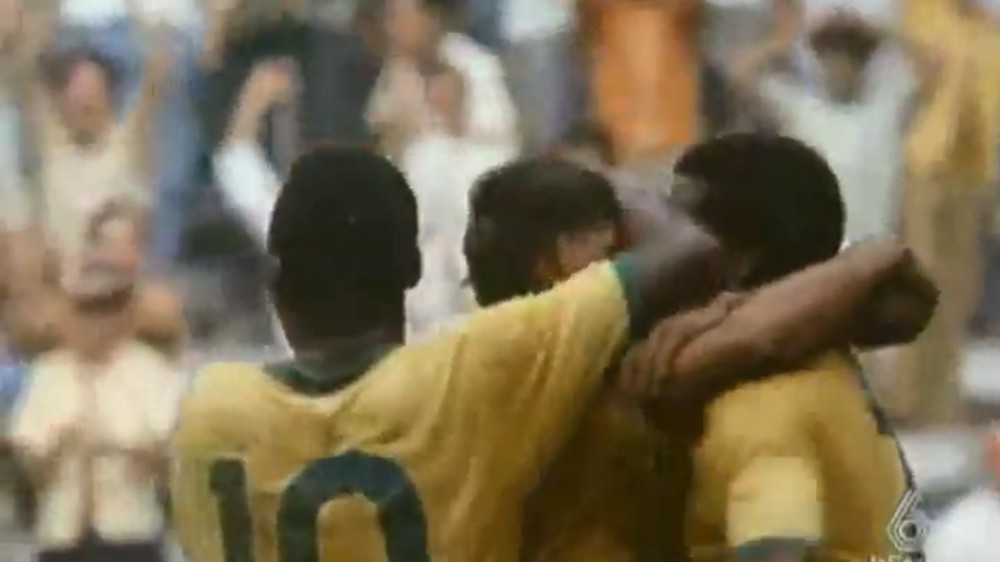 Jogadores do Brasil comemoram gol contra o Uruguai na Copa de 70