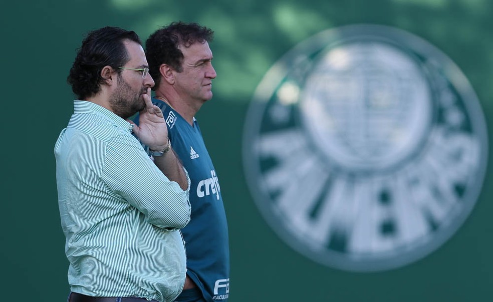 Alexandre Mattos e Cuca em treino do Palmeiras (Foto: Cesar Greco/Ag Palmeiras/Divulgação)