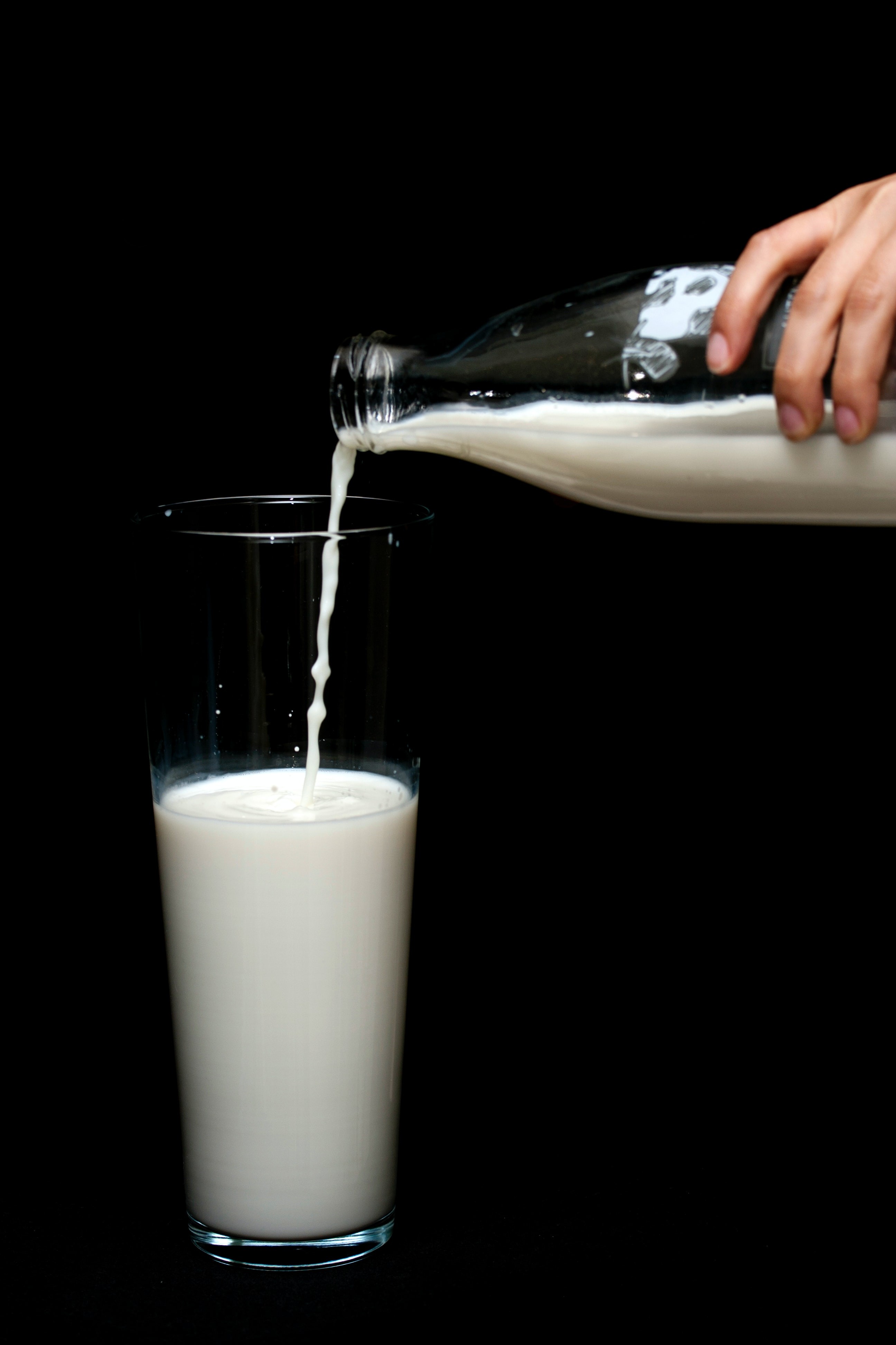 Preço do leite cai 12% na prévia da inflação de setembro; produto deve recuar mais neste ano