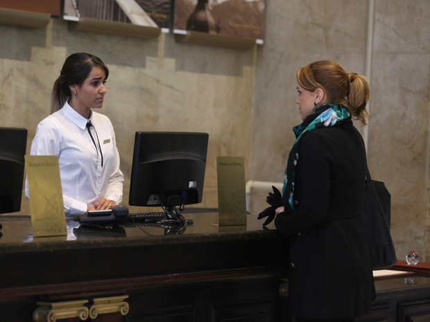Cristina vai ao banco na Suíça para investigar sumiço do dinheiro (Foto: Pedro Curi/ Gshow)