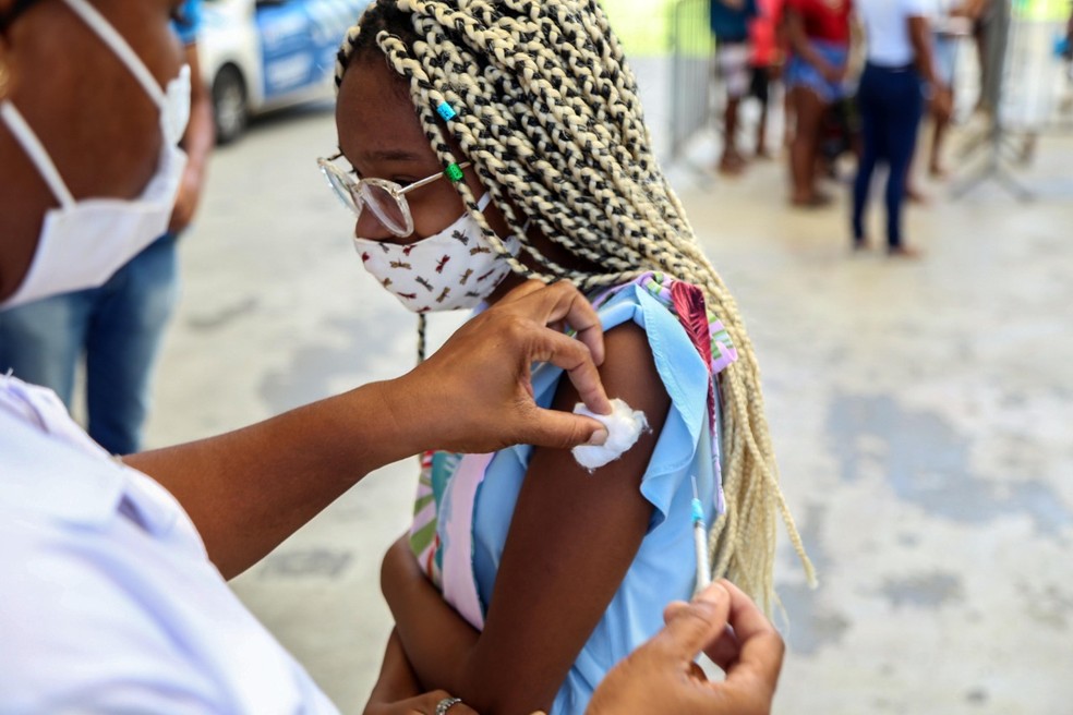 Mais de 11 milhões de pessoas receberam a primeira dose da vacina na Bahia — Foto: Bruno Concha/Secom