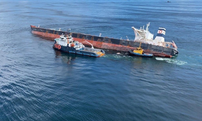 Operação já retirou 30% de óleo do navio Stellar Banner, encalhado na costa do MA thumbnail