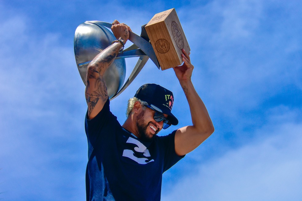 O campeão mundial de surfe, Ítalo Ferreira, que concorre ao Laureus — Foto: Pedro Vitorino