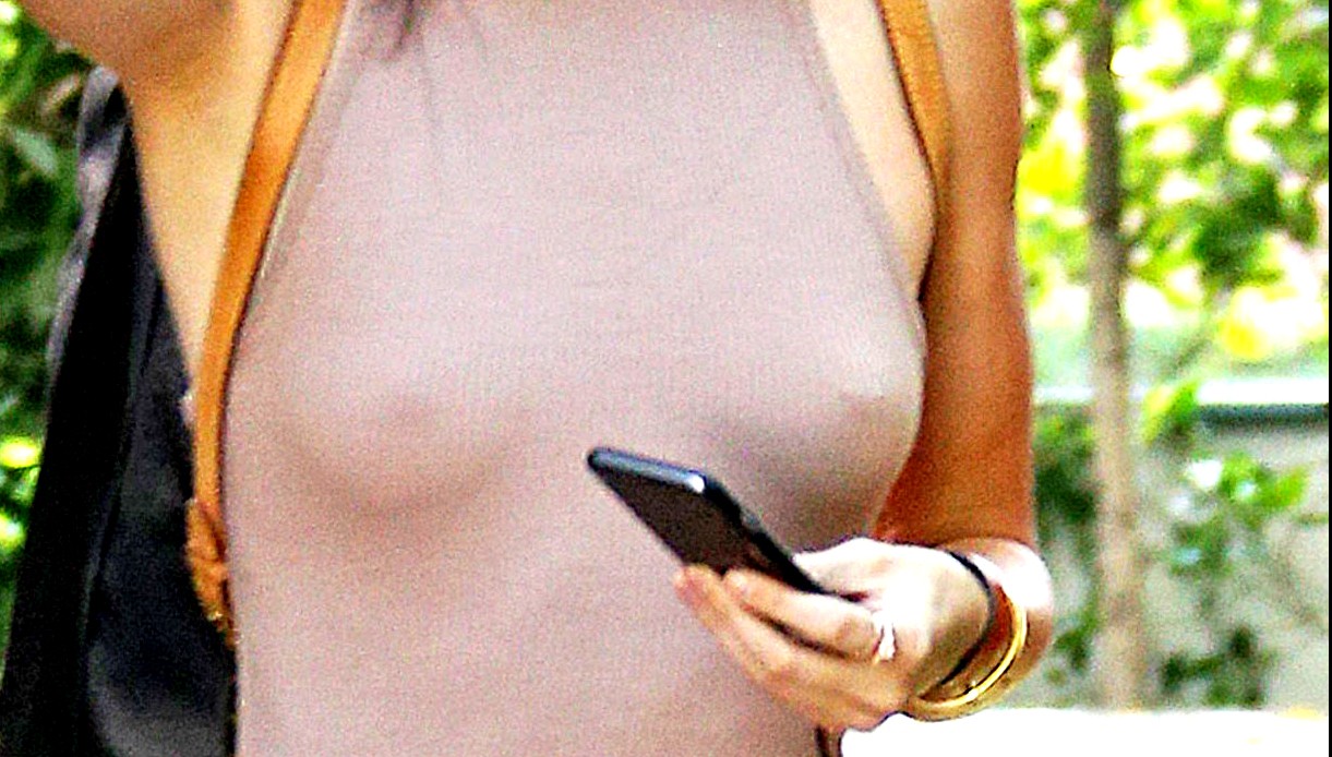 Kendall Jenner tem um piercing no mamilo (Foto: AKM-GSI)