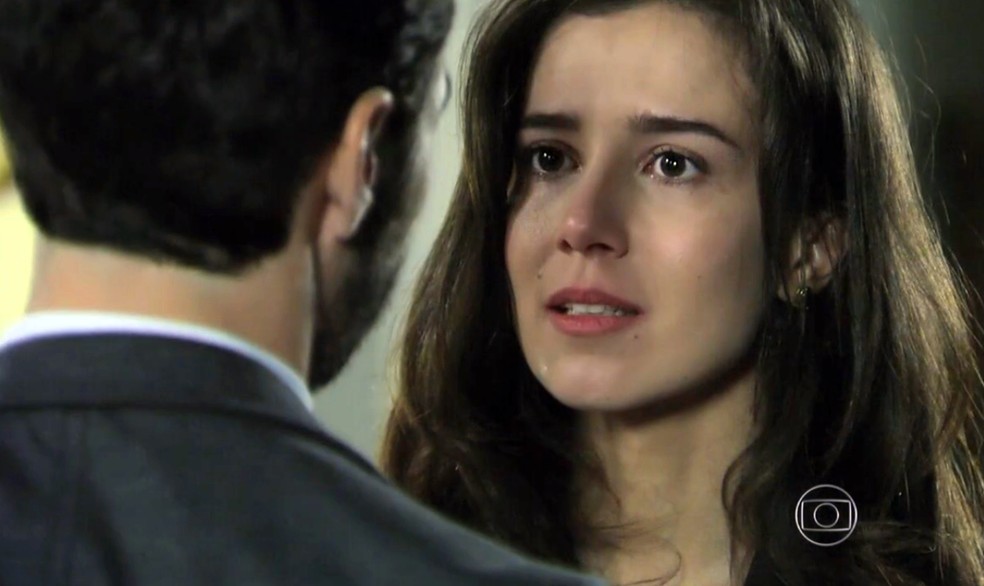 Cora (Marjorie Estiano) fica caidinha por José Pedro (Caio Blat) - 'Império' — Foto: Globo