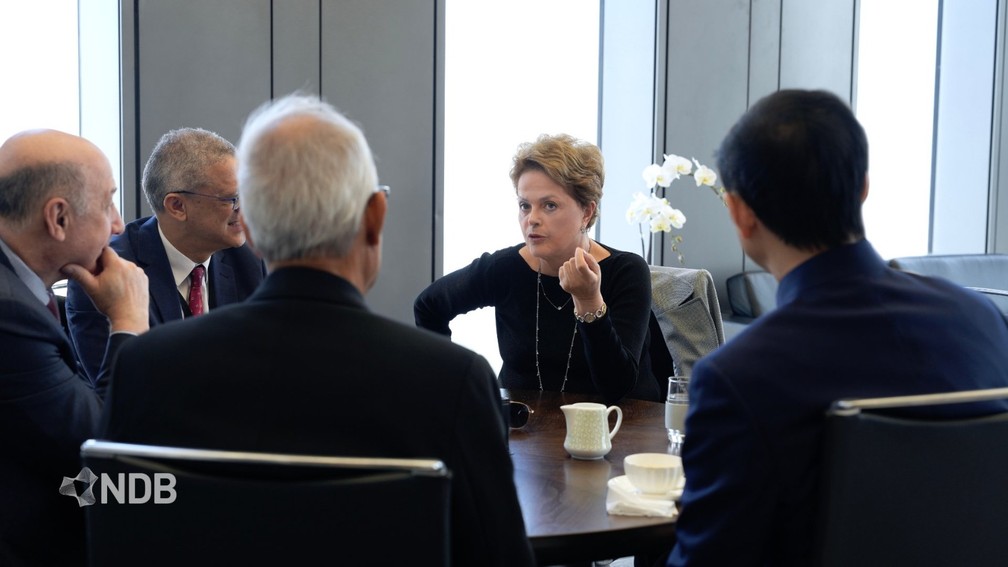 A ex-presidente Dilma Rousseff durante reunião inaugural como presidente do Novo Banco de Desenvolvimento, o banco dos Brics, em Xangai, na China, em 28 de março de 2023.  — Foto: Divulgação/ NDB