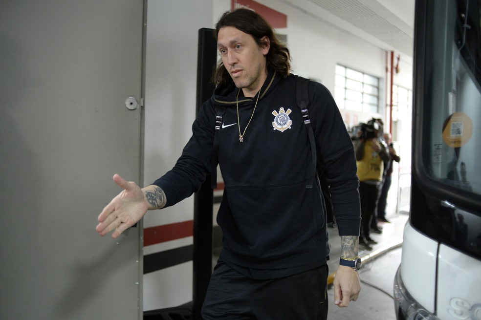 Cássio lamenta mudança no Corinthians e vê exemplo em rival: 