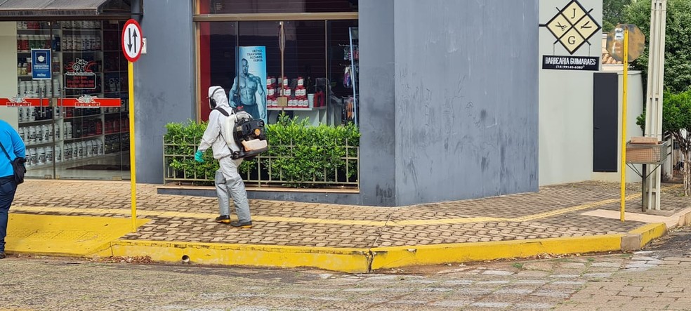 Ação contra a dengue contará com nebulização com máquinas intercostais em residências em áreas adjacentes — Foto: Prefeitura de Presidente Venceslau