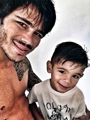 Erick e o filhou, Kalléu (Foto: Reprodução/Instagram)